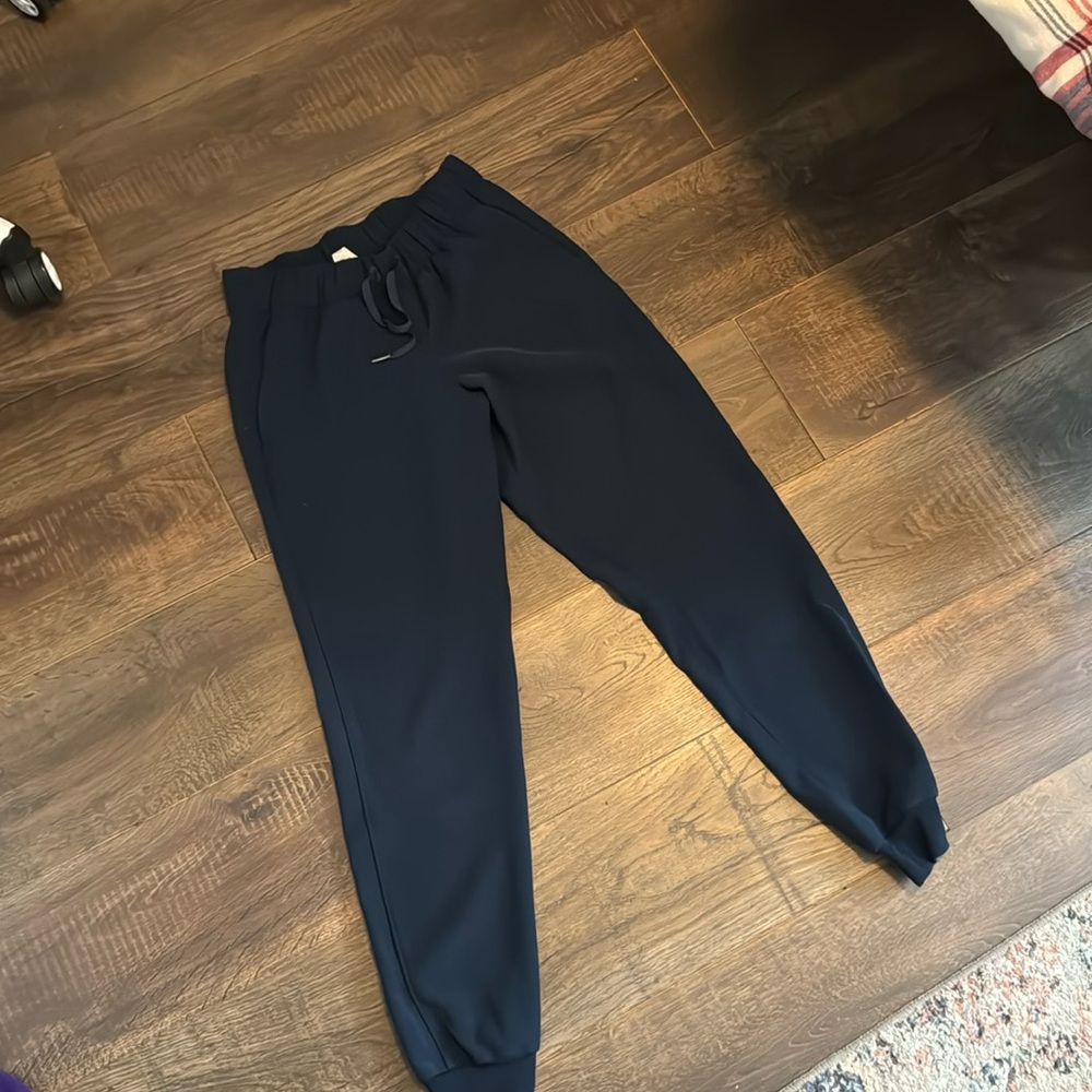 Women’s Lululemon joggers NWOT